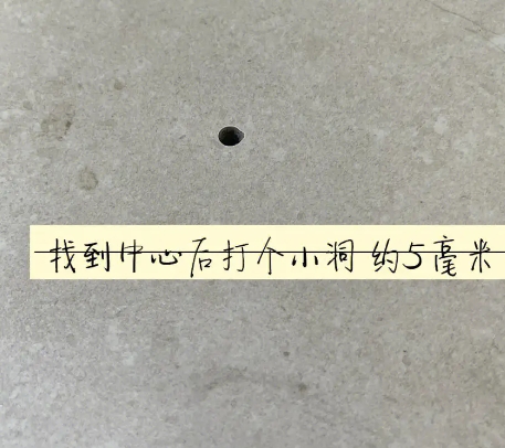 榆树瓷砖空鼓维修公司专业解答在瓷砖铺贴过程中，如果砂料搅拌不均匀，将会带来以下问题